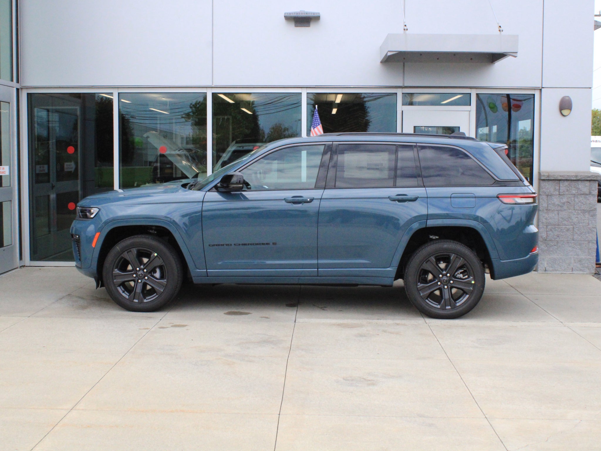 2027 Jeep Grand Cherokee Limited Reserve