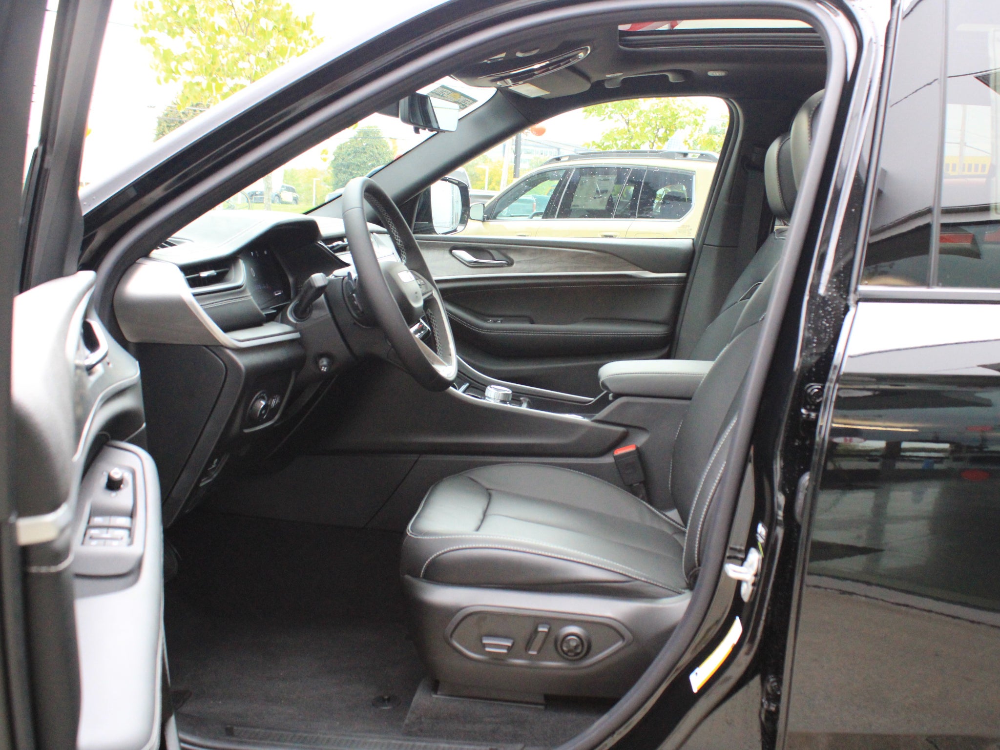 2027 Jeep Grand Cherokee Limited Reserve