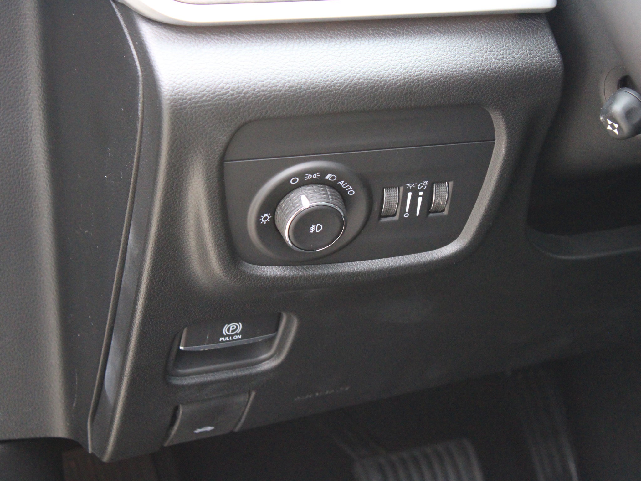 2027 Jeep Grand Cherokee Limited Reserve