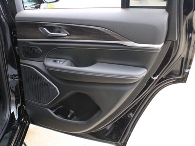 2027 Jeep Grand Cherokee Limited Reserve