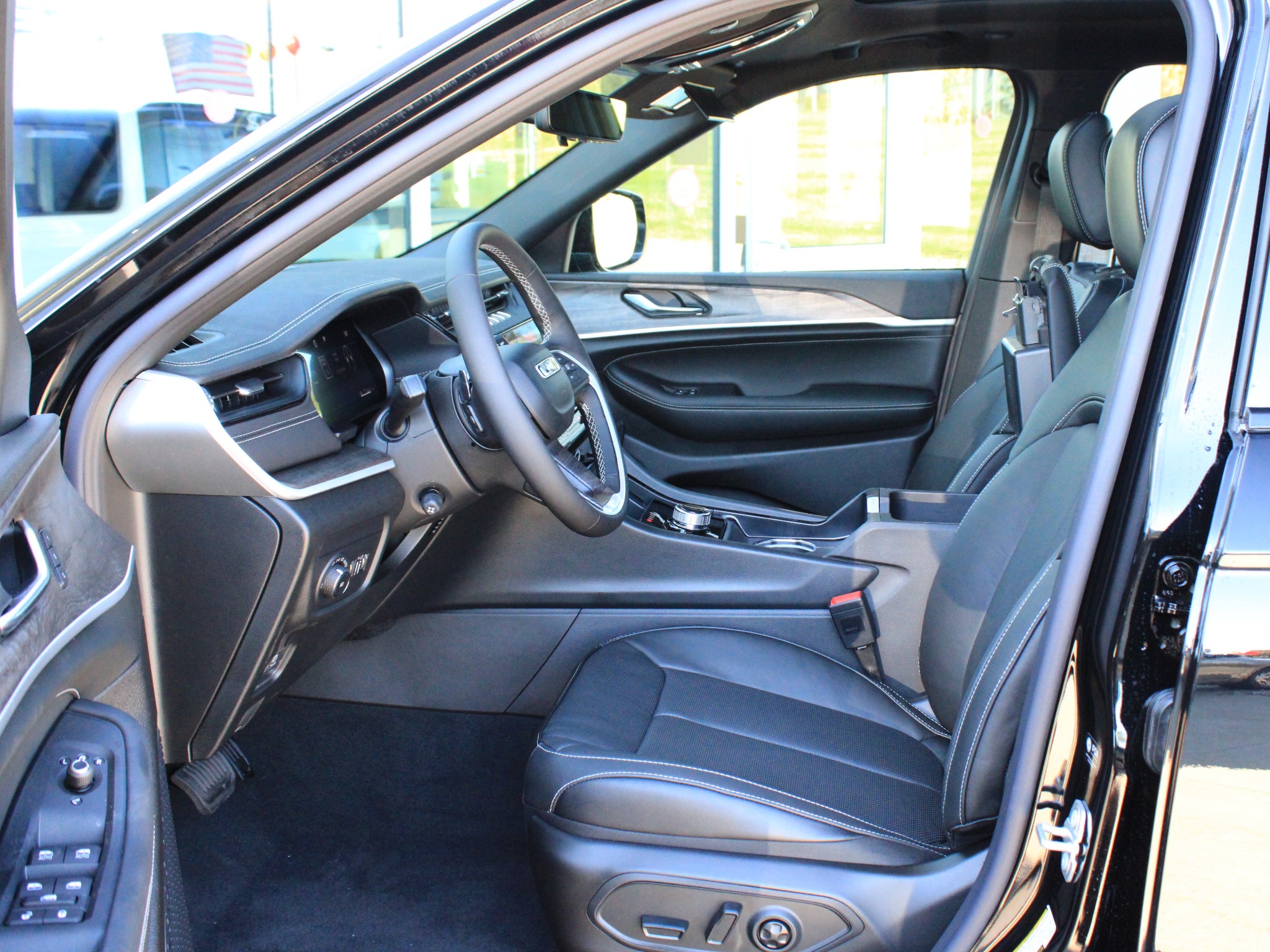 2027 Jeep Grand Cherokee Limited Reserve