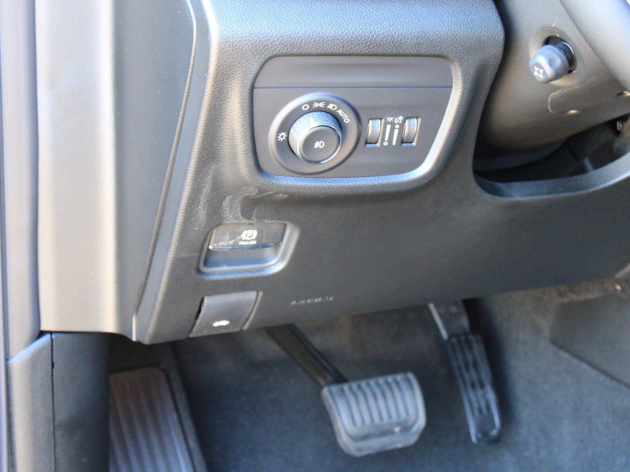 2027 Jeep Grand Cherokee Limited Reserve