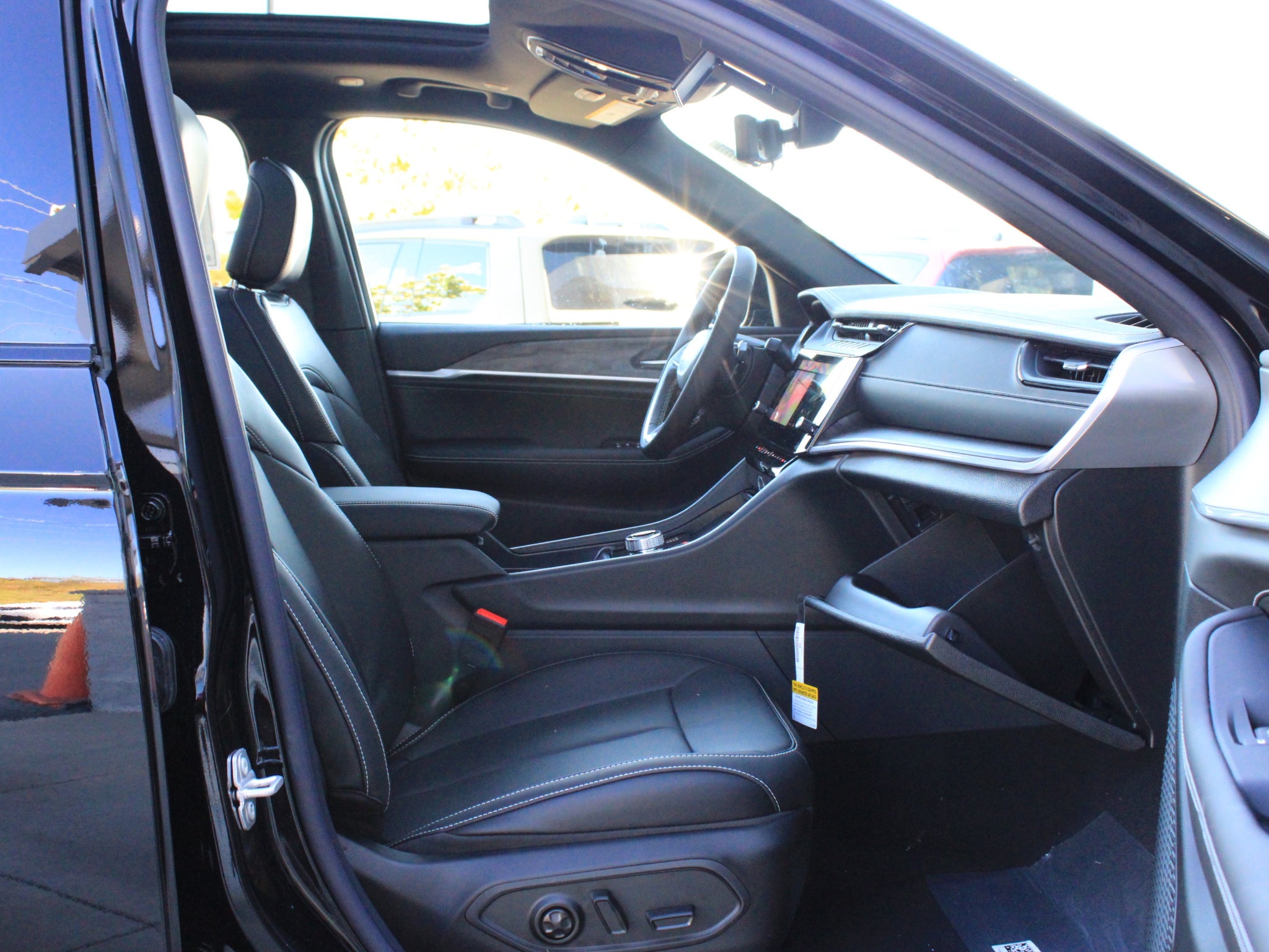 2027 Jeep Grand Cherokee Limited Reserve