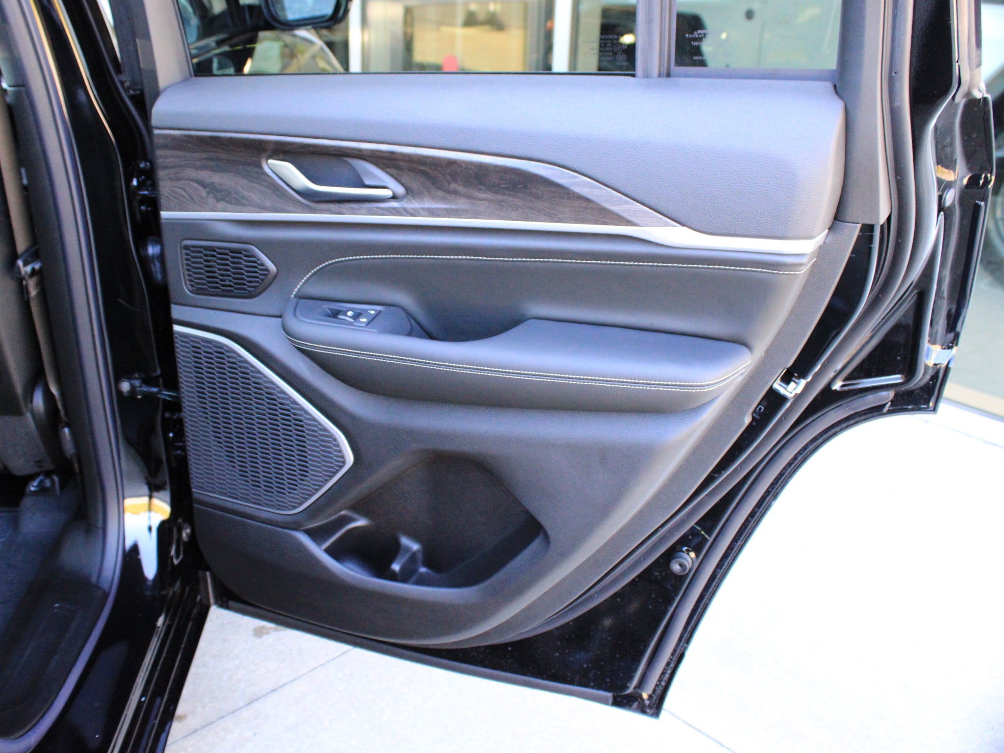 2027 Jeep Grand Cherokee Limited Reserve