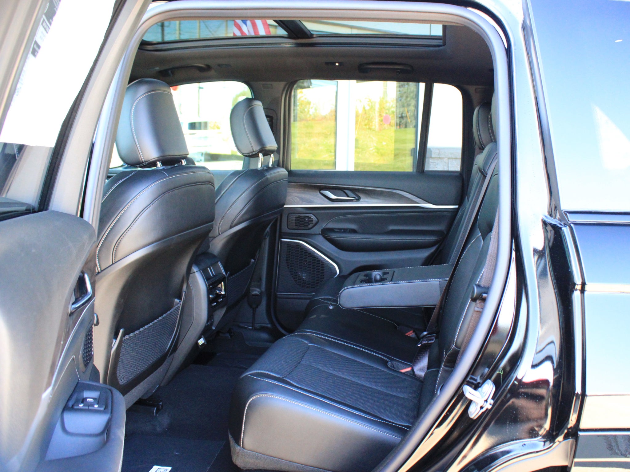 2027 Jeep Grand Cherokee Limited Reserve