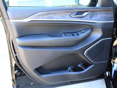 2027 Jeep Grand Cherokee Limited Reserve