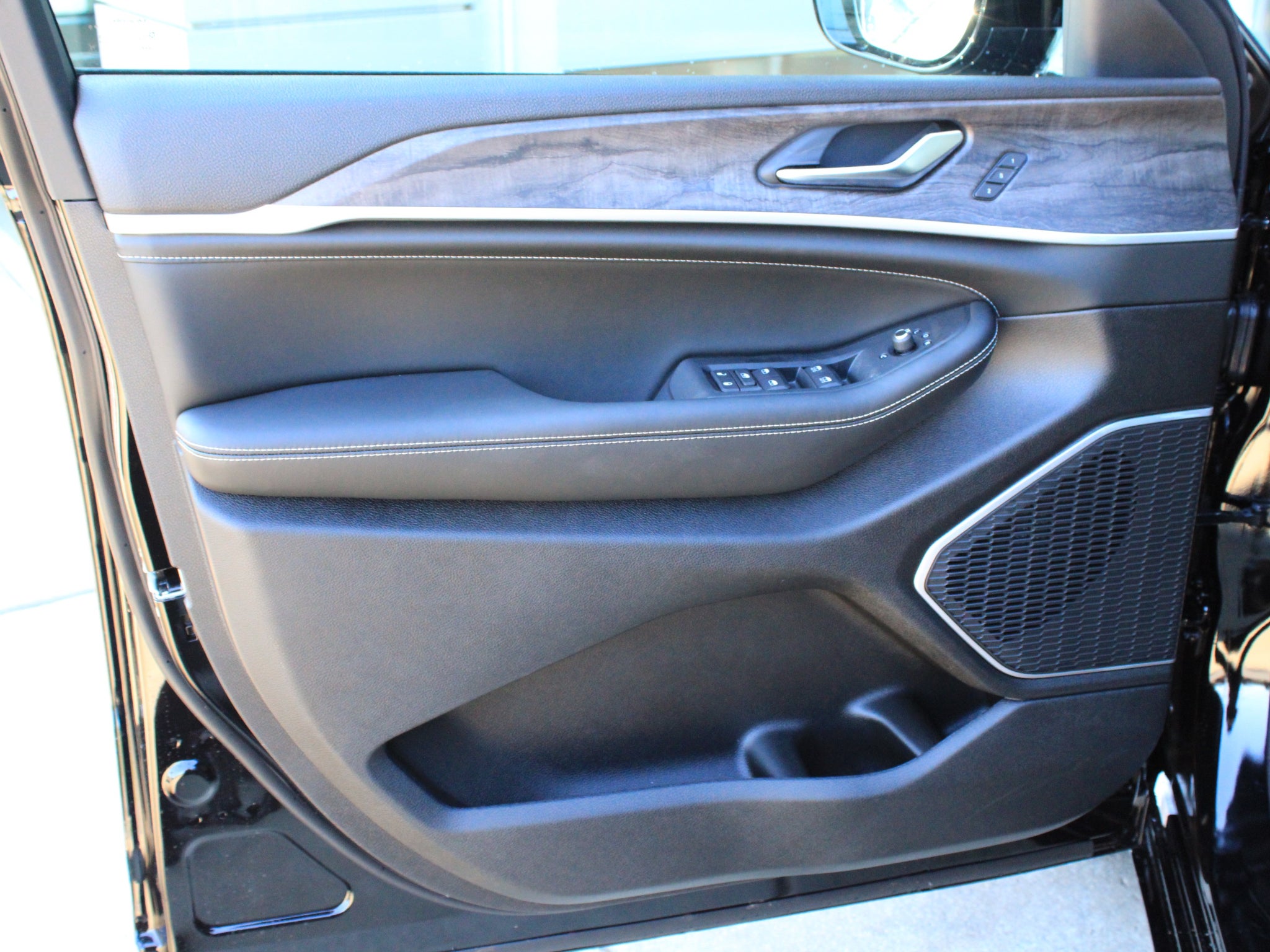 2027 Jeep Grand Cherokee Limited Reserve