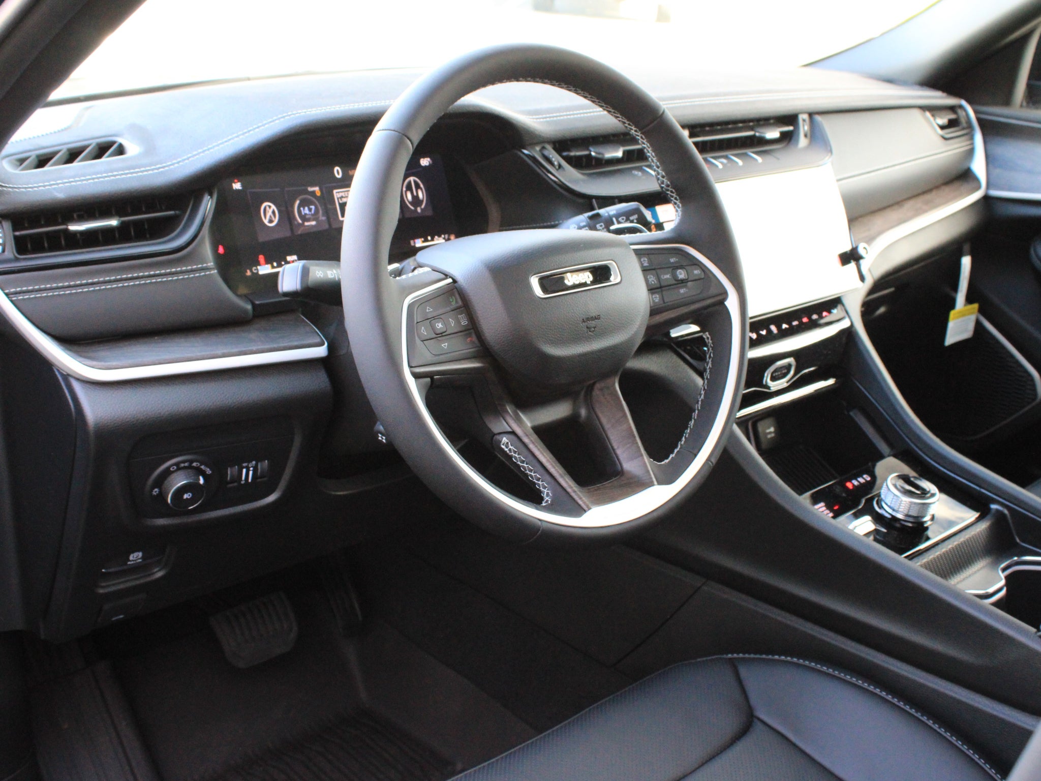 2027 Jeep Grand Cherokee Limited Reserve
