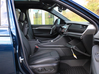 2027 Jeep Grand Cherokee Limited Reserve
