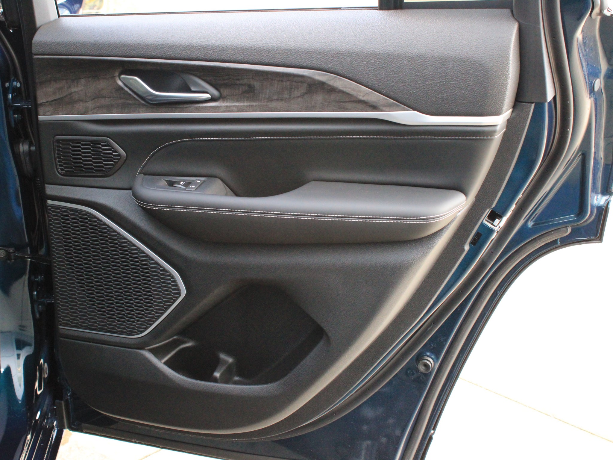 2027 Jeep Grand Cherokee Limited Reserve