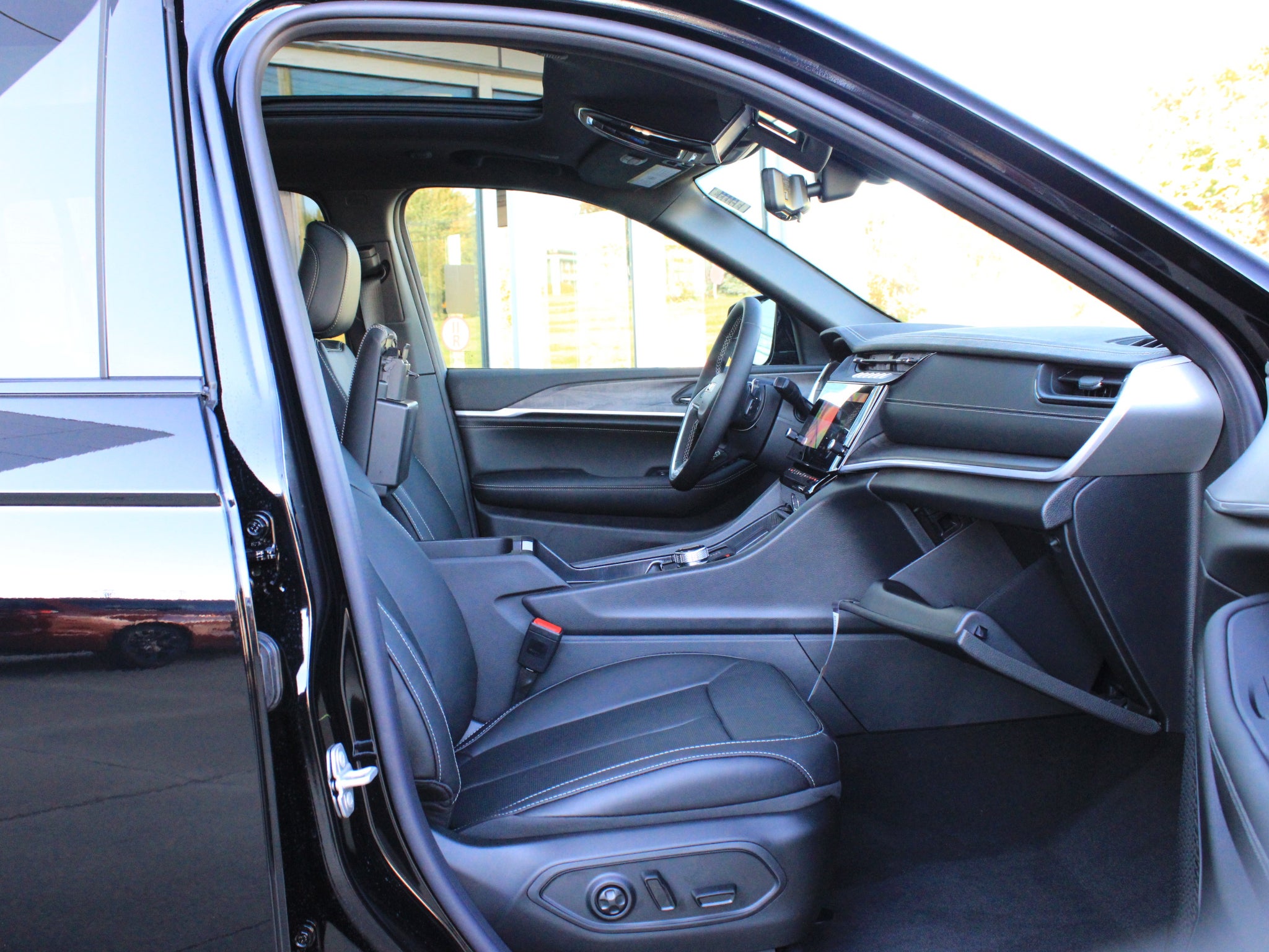 2027 Jeep Grand Cherokee Limited Reserve