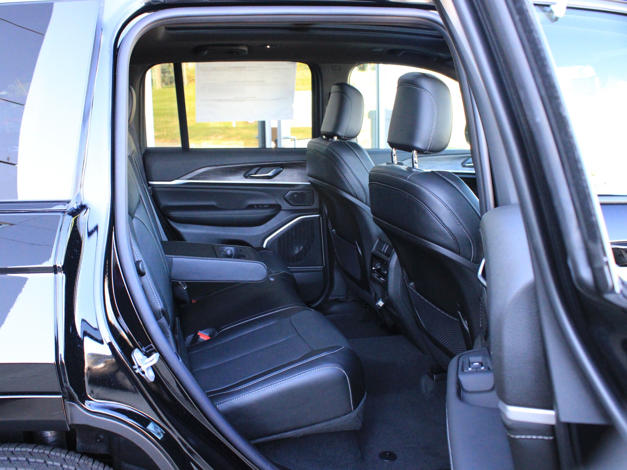 2027 Jeep Grand Cherokee Limited Reserve