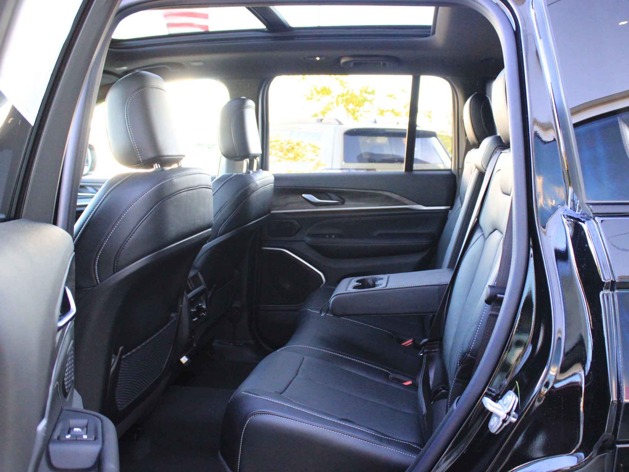 2027 Jeep Grand Cherokee Limited Reserve