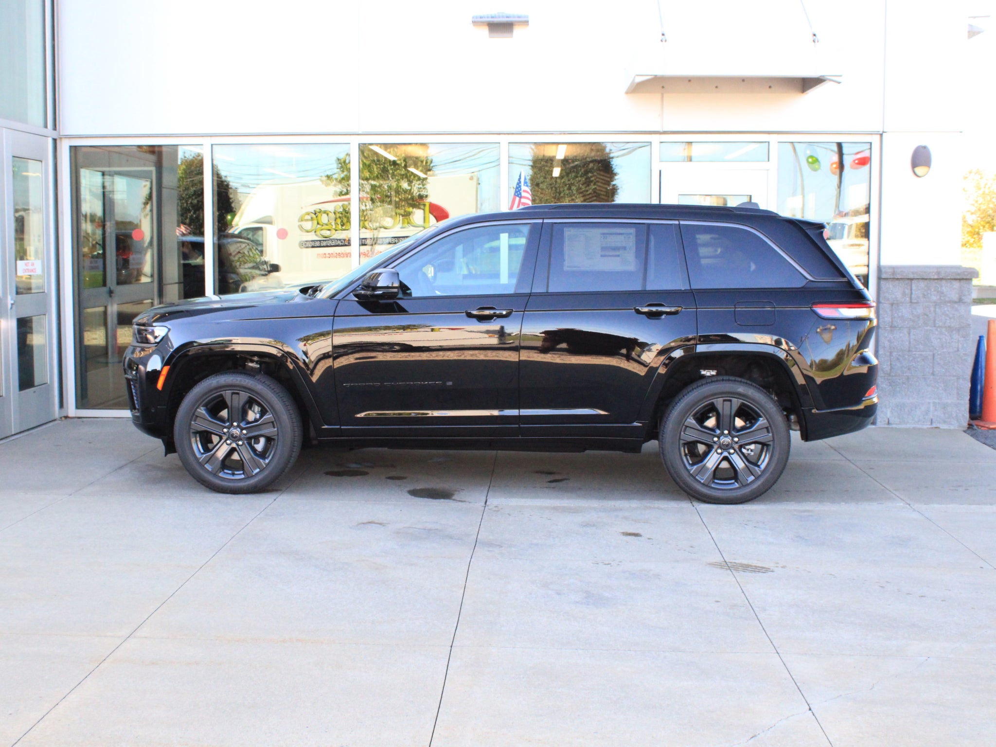 2027 Jeep Grand Cherokee Limited Reserve