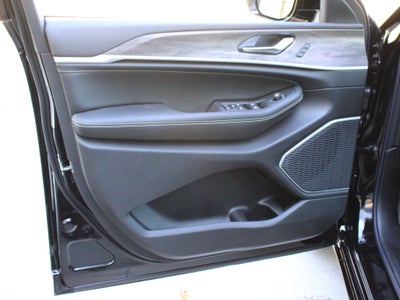 2027 Jeep Grand Cherokee Limited Reserve