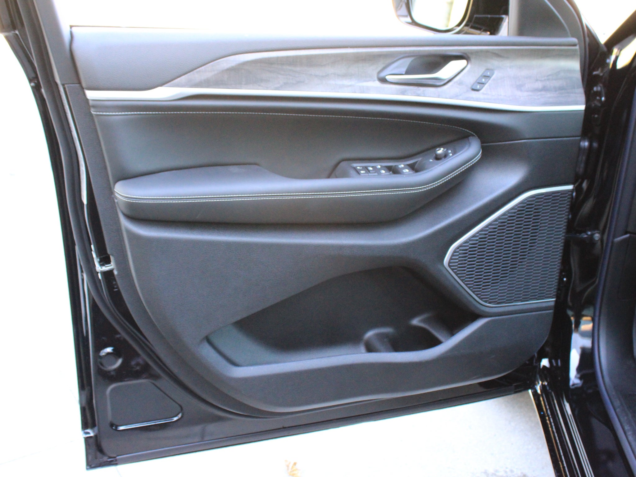 2027 Jeep Grand Cherokee Limited Reserve