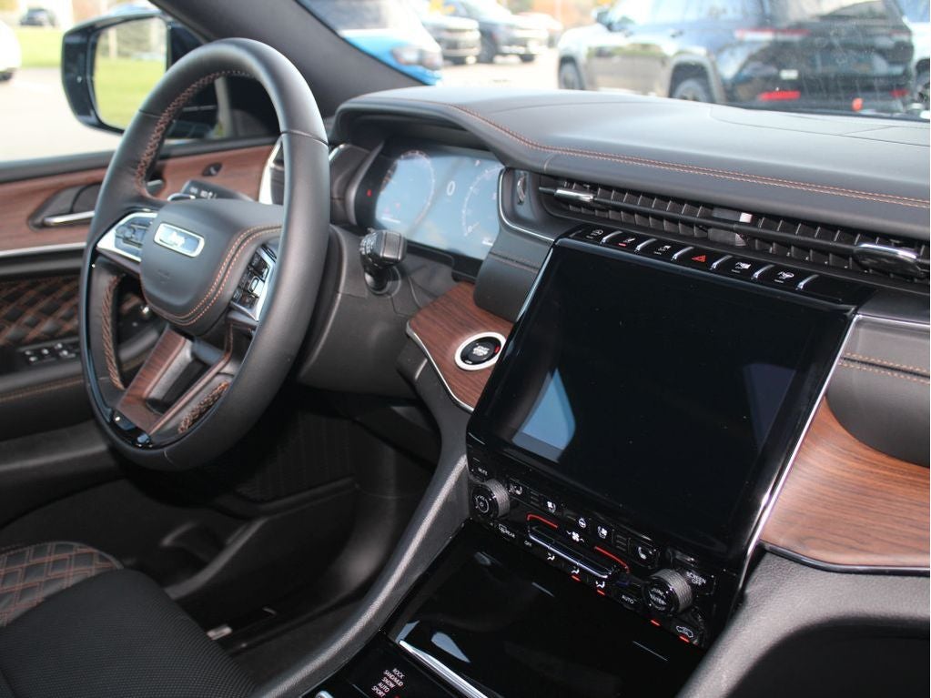 2025 Jeep Grand Cherokee Summit