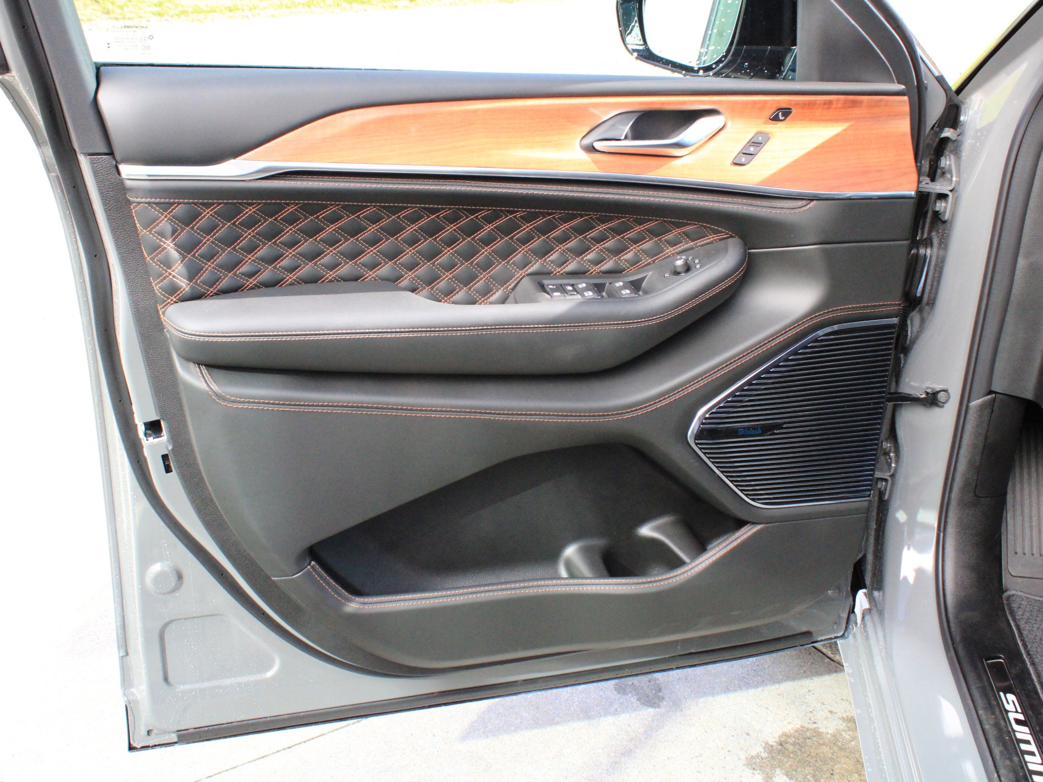 2027 Jeep Grand Cherokee Summit