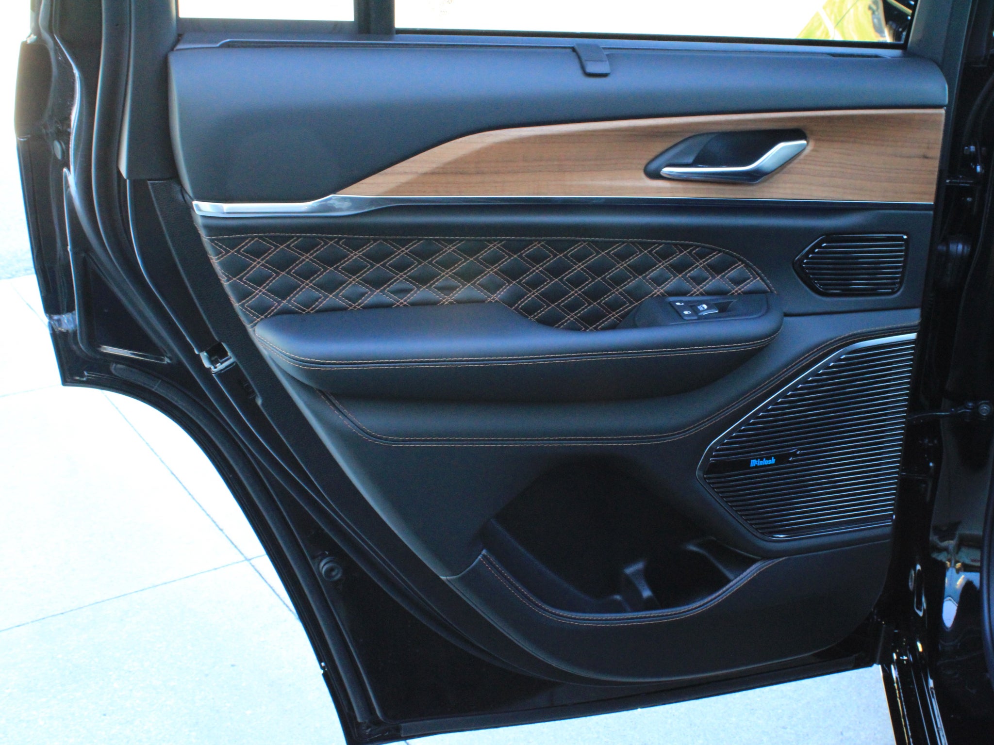 2027 Jeep Grand Cherokee Summit