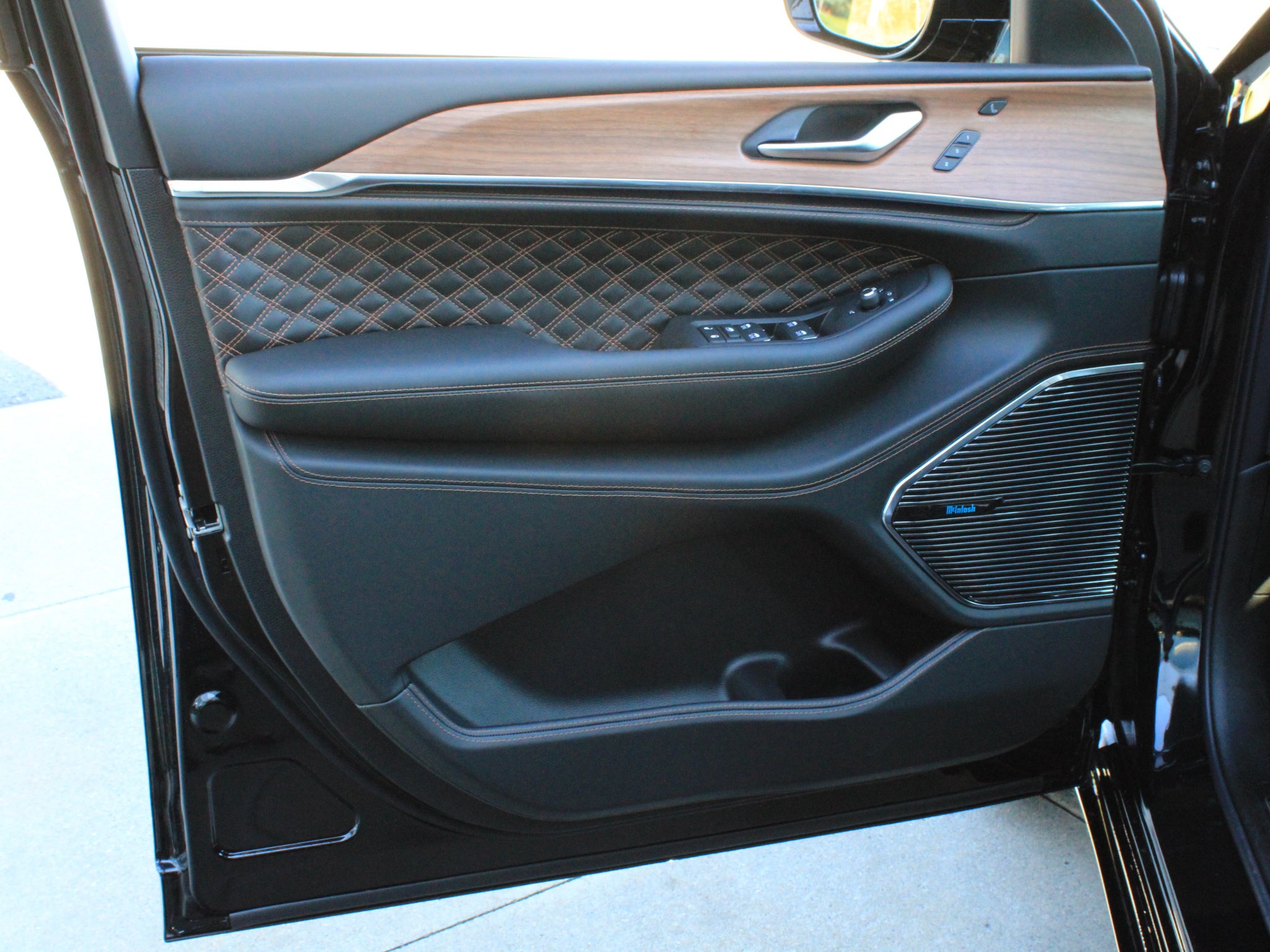 2027 Jeep Grand Cherokee Summit