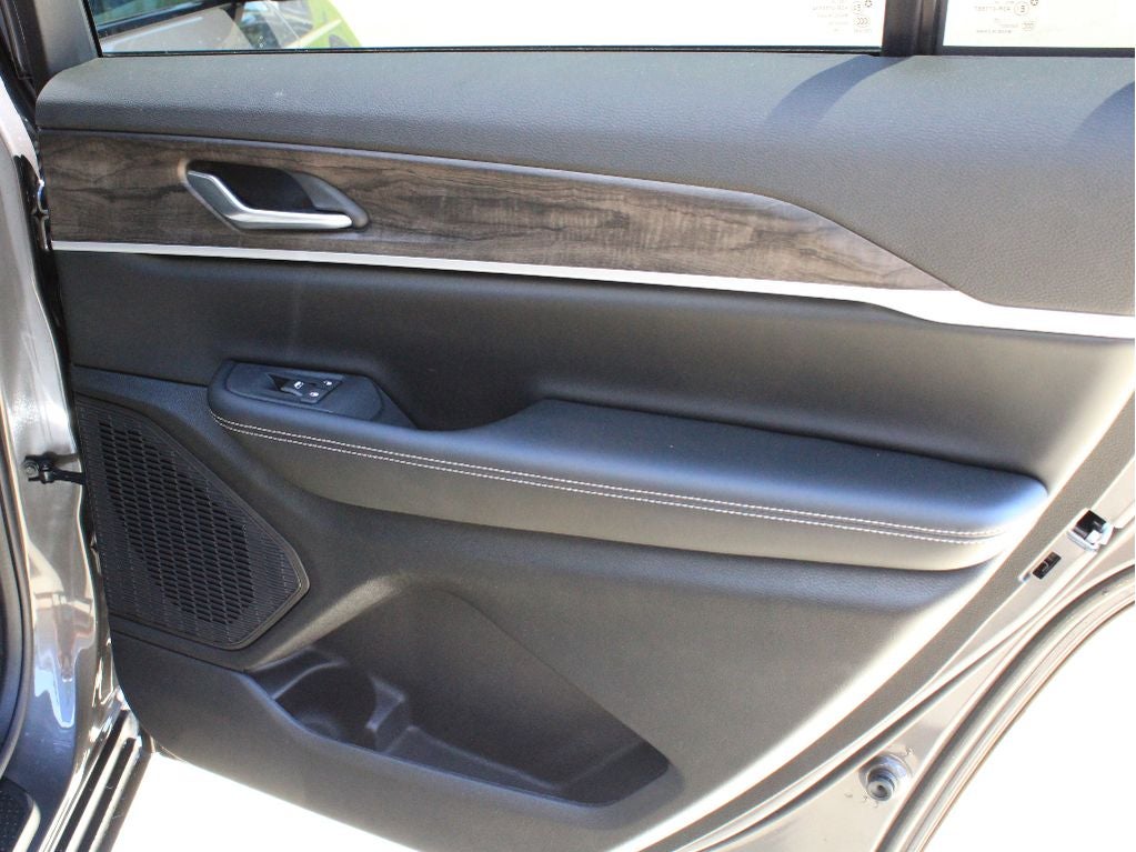 2026 Jeep Grand Cherokee L Laredo Altitude