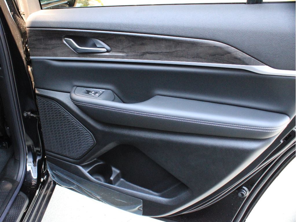 2026 Jeep Grand Cherokee L Laredo Altitude