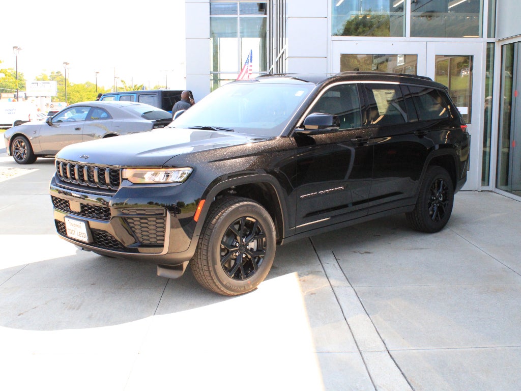 2026 Jeep Grand Cherokee L Laredo Altitude