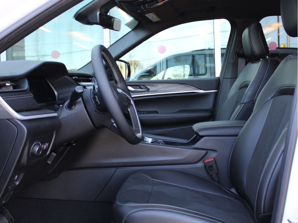 2026 Jeep Grand Cherokee L Laredo Altitude