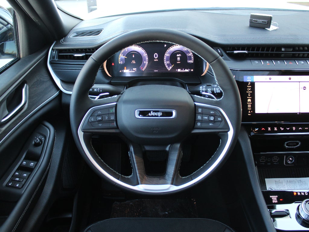 2026 Jeep Grand Cherokee L Laredo Altitude