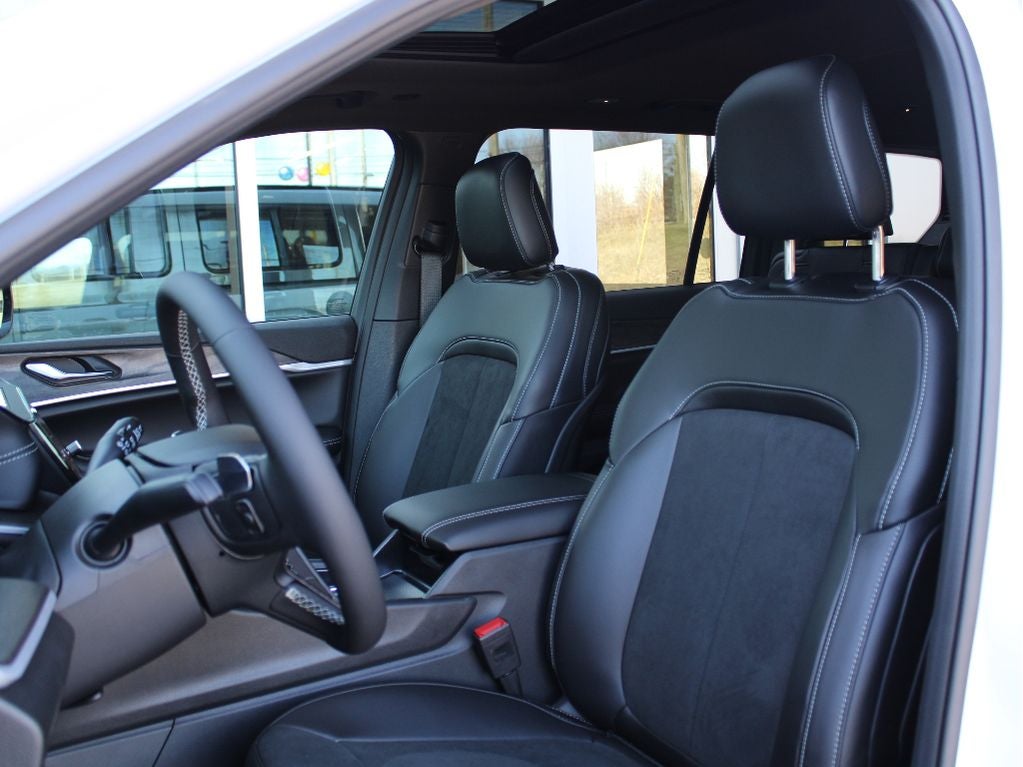 2026 Jeep Grand Cherokee L Laredo Altitude