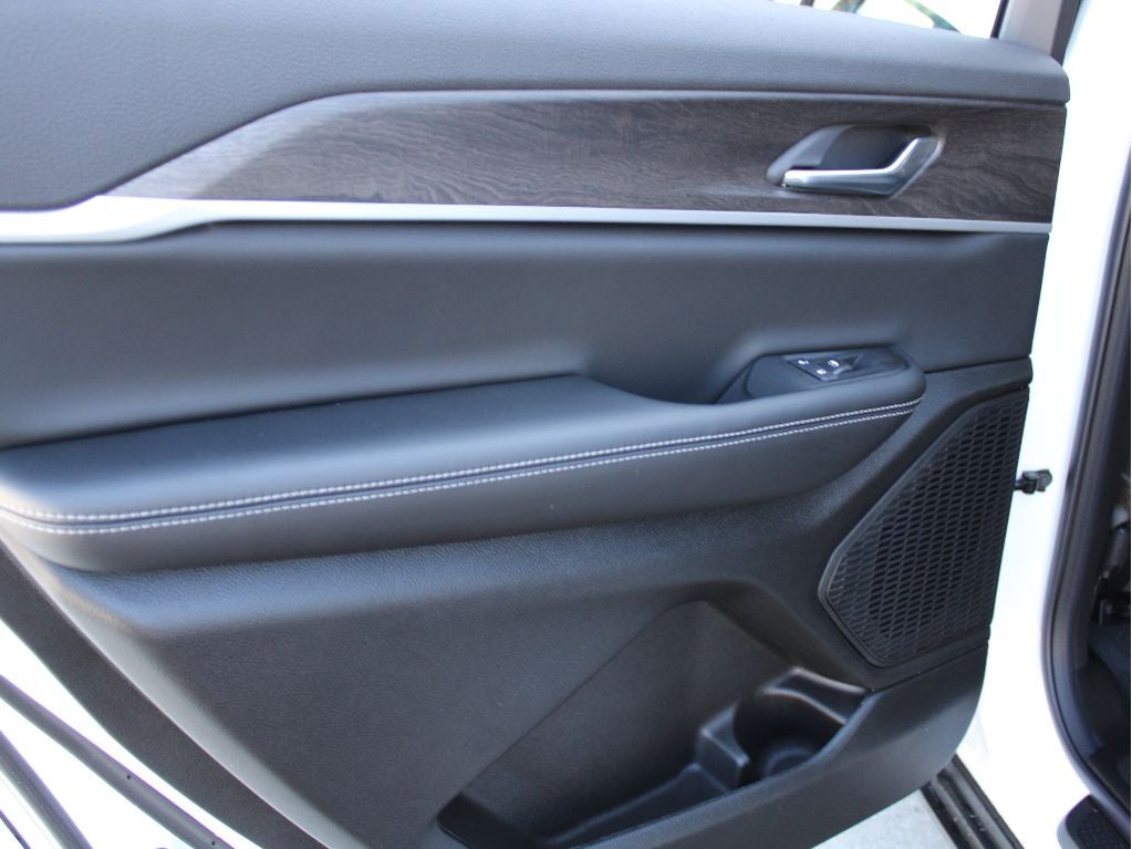 2026 Jeep Grand Cherokee L Laredo Altitude