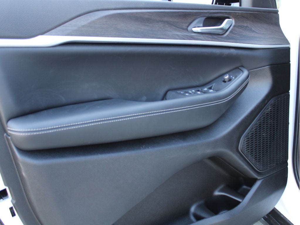 2026 Jeep Grand Cherokee L Laredo Altitude