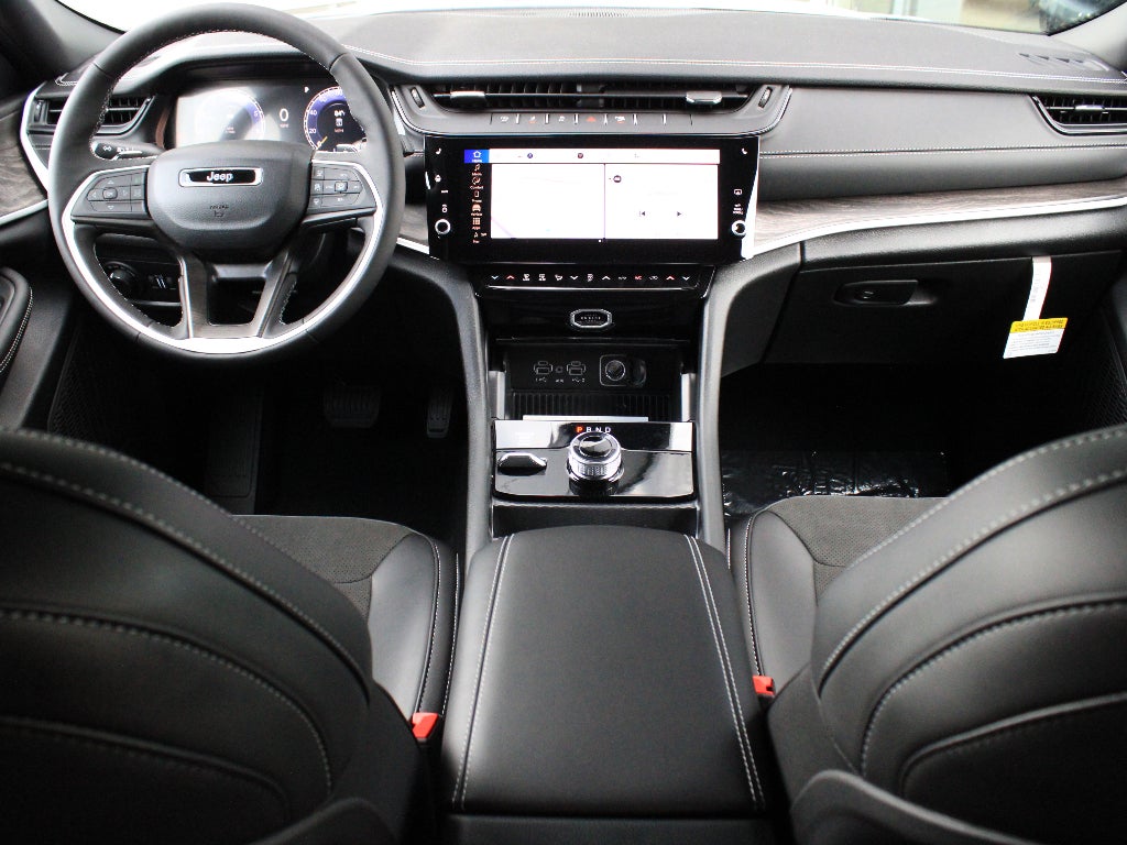 2026 Jeep Grand Cherokee L Laredo Altitude