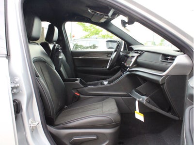 2026 Jeep Grand Cherokee L Laredo Altitude