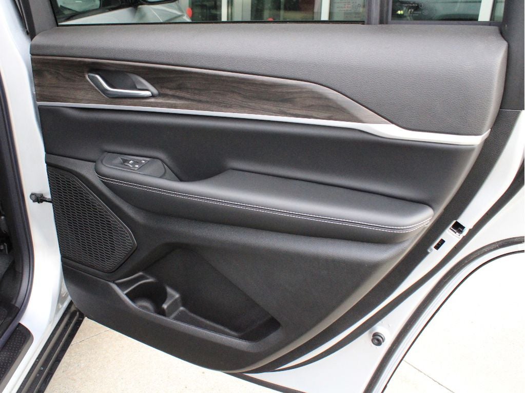2026 Jeep Grand Cherokee L Laredo Altitude