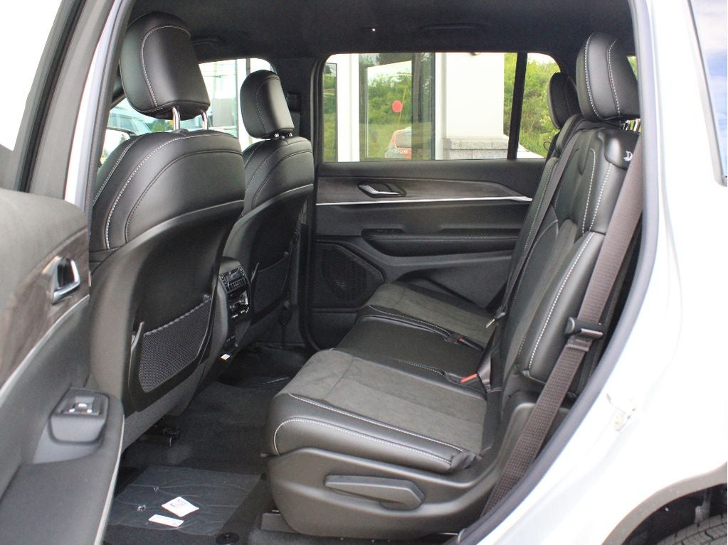 2026 Jeep Grand Cherokee L Laredo Altitude