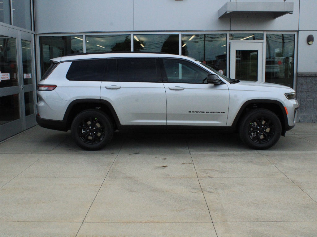 2026 Jeep Grand Cherokee L Laredo Altitude