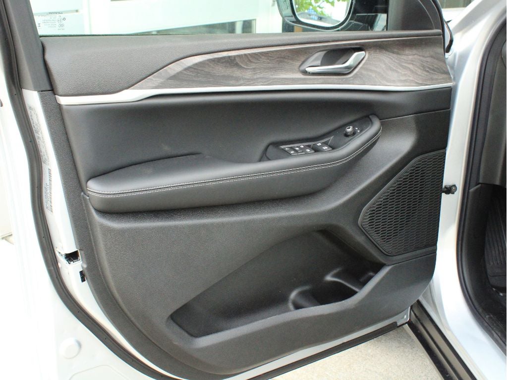 2026 Jeep Grand Cherokee L Laredo Altitude