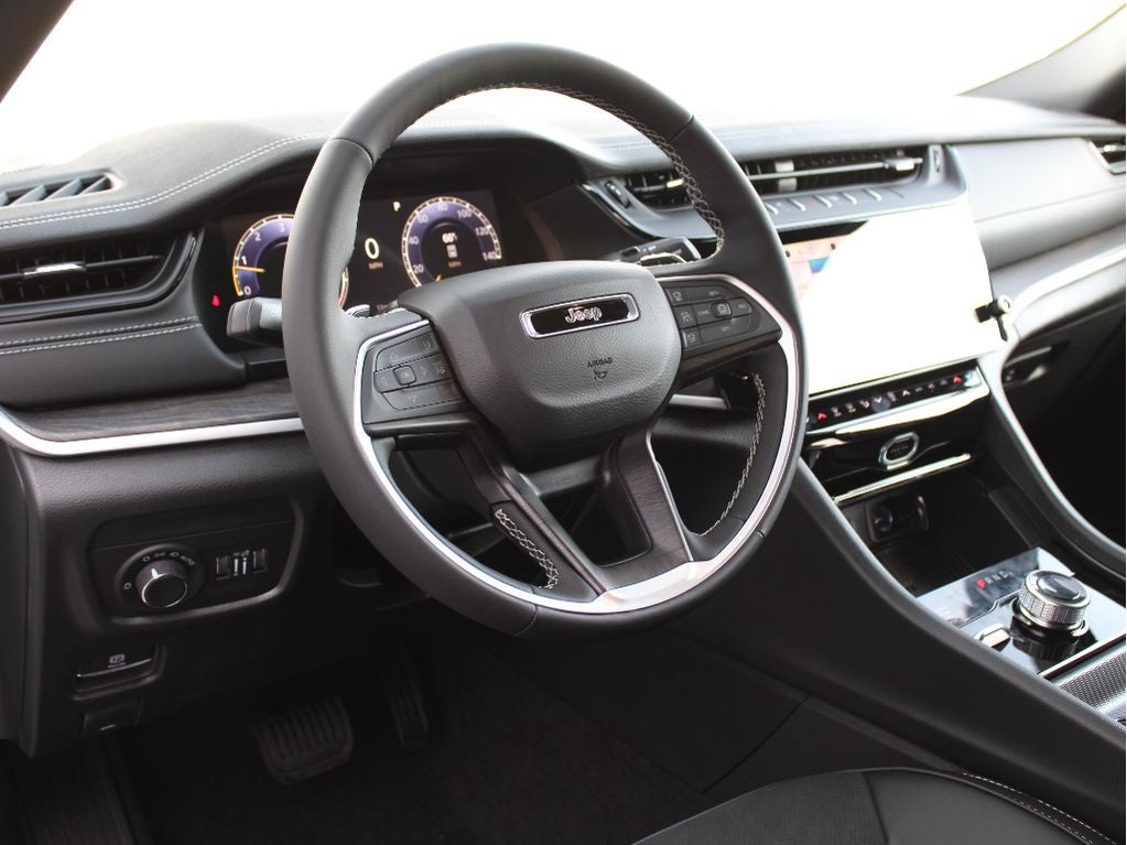 2026 Jeep Grand Cherokee L Laredo Altitude