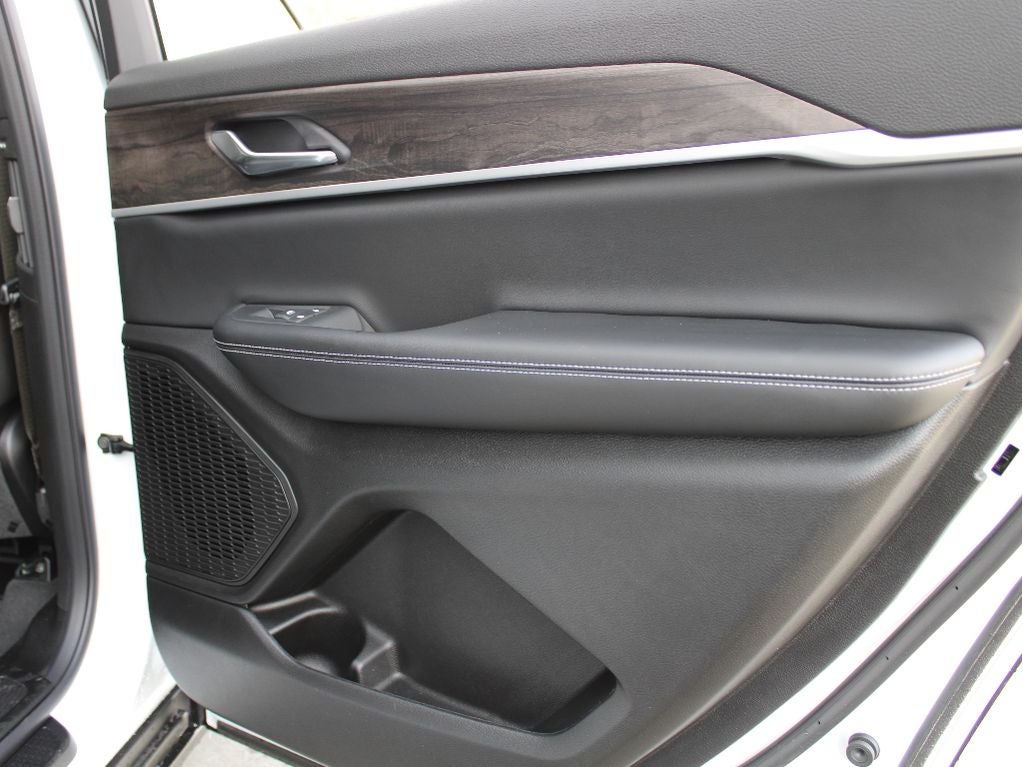 2026 Jeep Grand Cherokee L Laredo Altitude