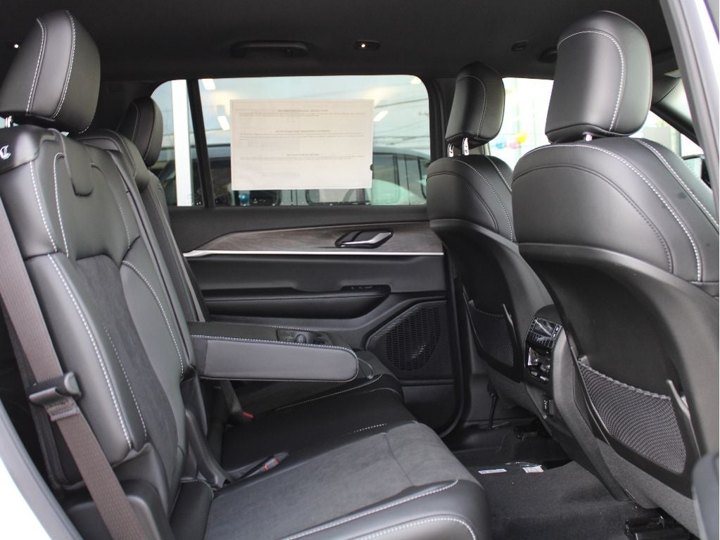 2026 Jeep Grand Cherokee L Laredo Altitude