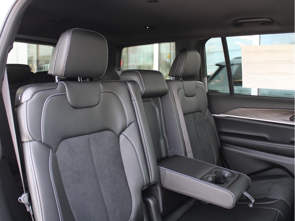 2026 Jeep Grand Cherokee L Laredo Altitude