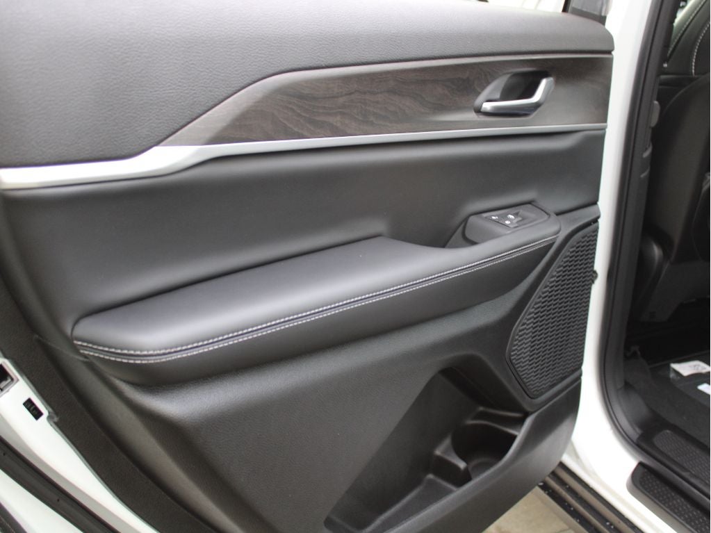 2026 Jeep Grand Cherokee L Laredo Altitude