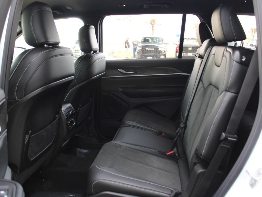 2026 Jeep Grand Cherokee L Laredo Altitude