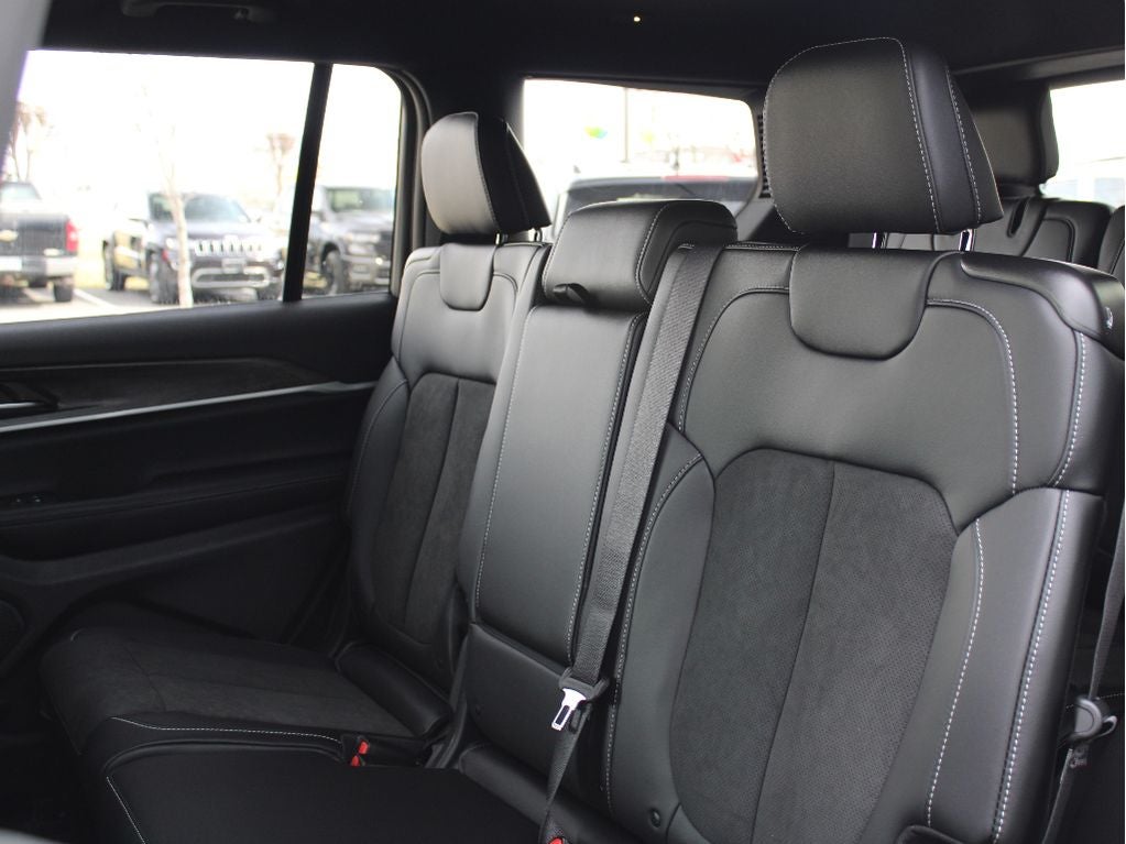 2026 Jeep Grand Cherokee L Laredo Altitude