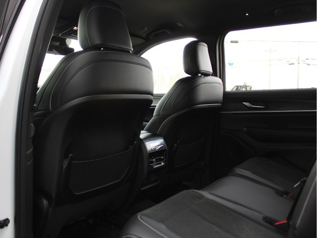 2026 Jeep Grand Cherokee L Laredo Altitude