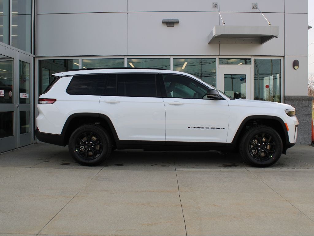 2026 Jeep Grand Cherokee L Laredo Altitude