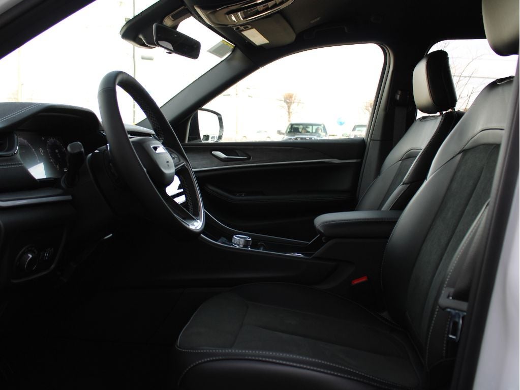 2026 Jeep Grand Cherokee L Laredo Altitude