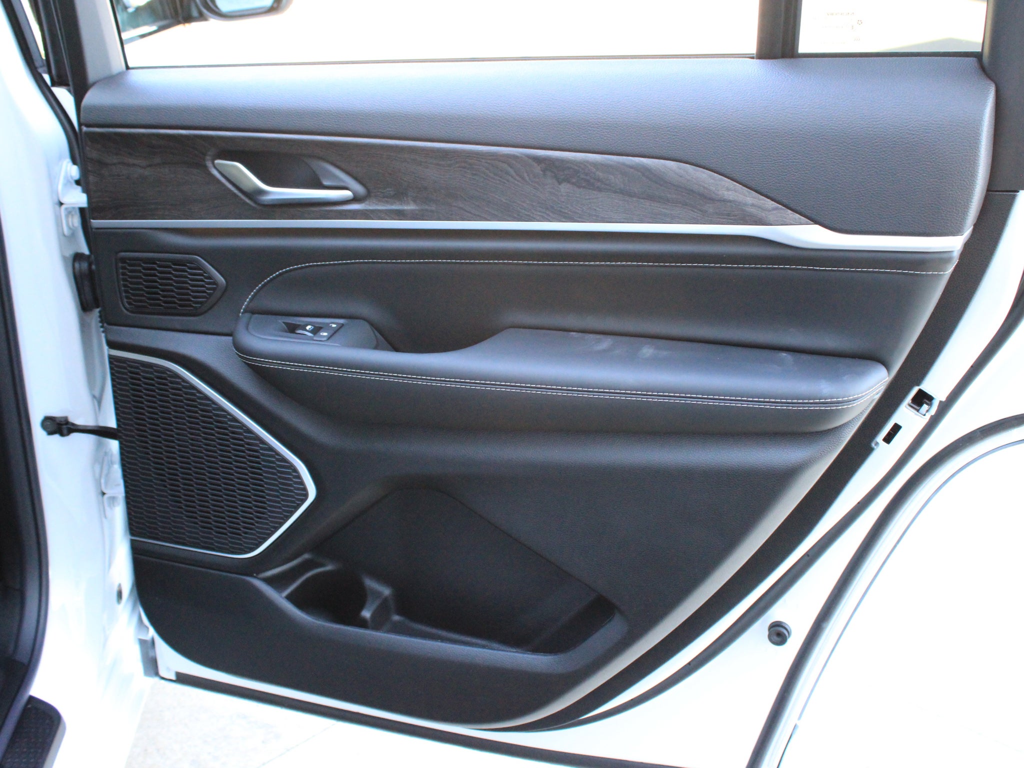 2027 Jeep Grand Cherokee L Limited Reserve
