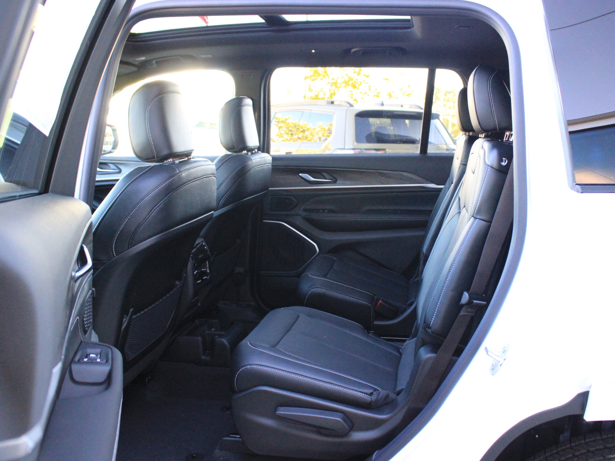2027 Jeep Grand Cherokee L Limited Reserve